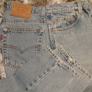 VINTAGE LEVI JEANS